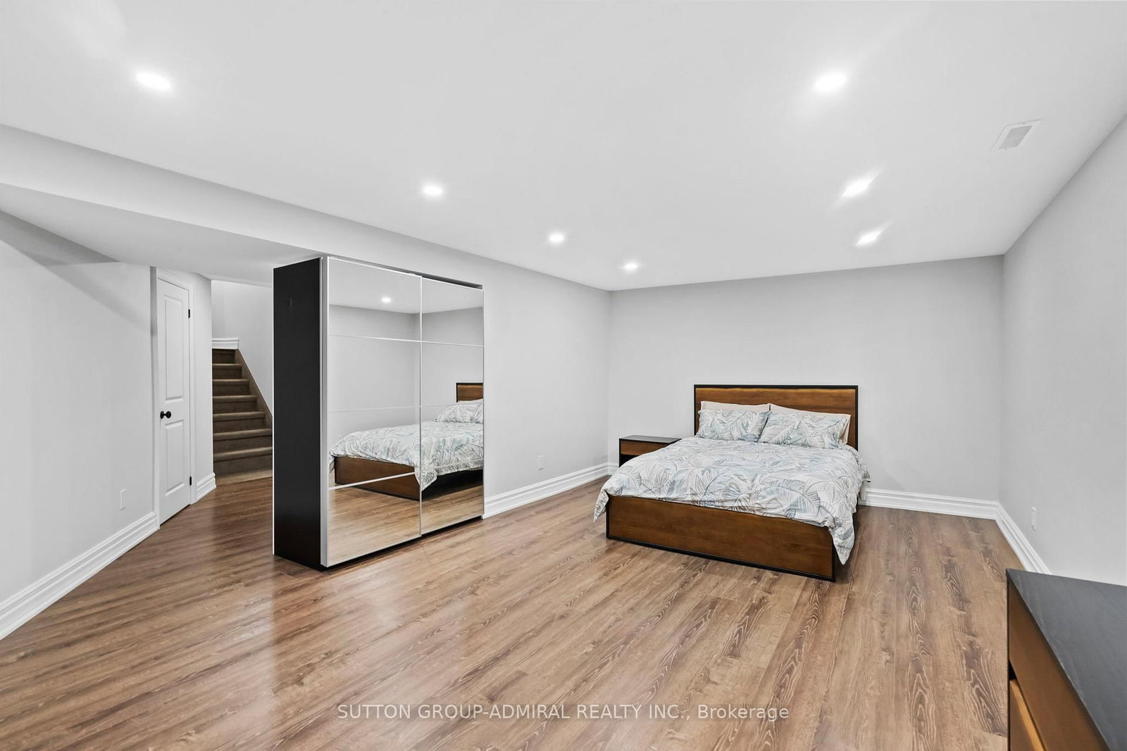 1281 Landfair Crescent • Oakville, ON photo 17