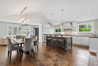 1281 Landfair Crescent • Oakville, ON photo 3