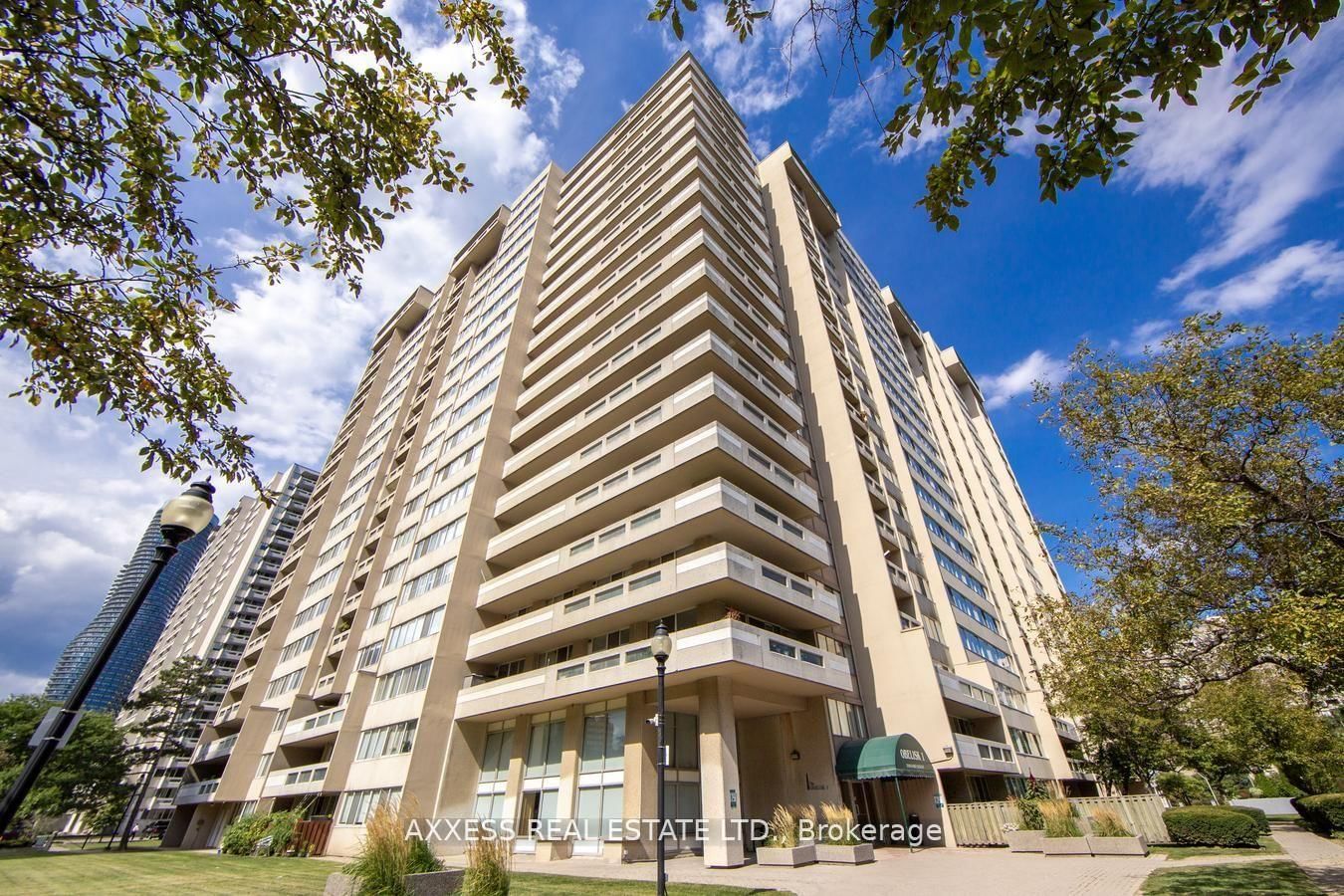 3590 Kaneff Crescent, Unit 609
