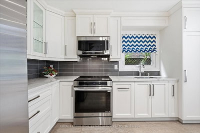 147 Speyside Drive • Oakville, ON photo 9