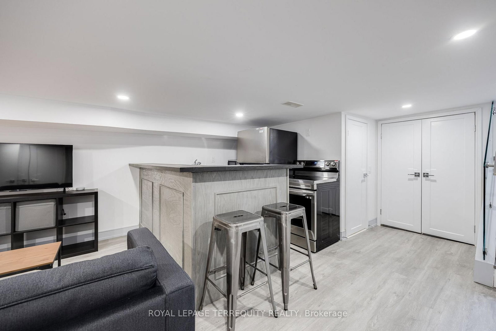 Bsmt-668 Indian Road, Toronto, ON, photo 5