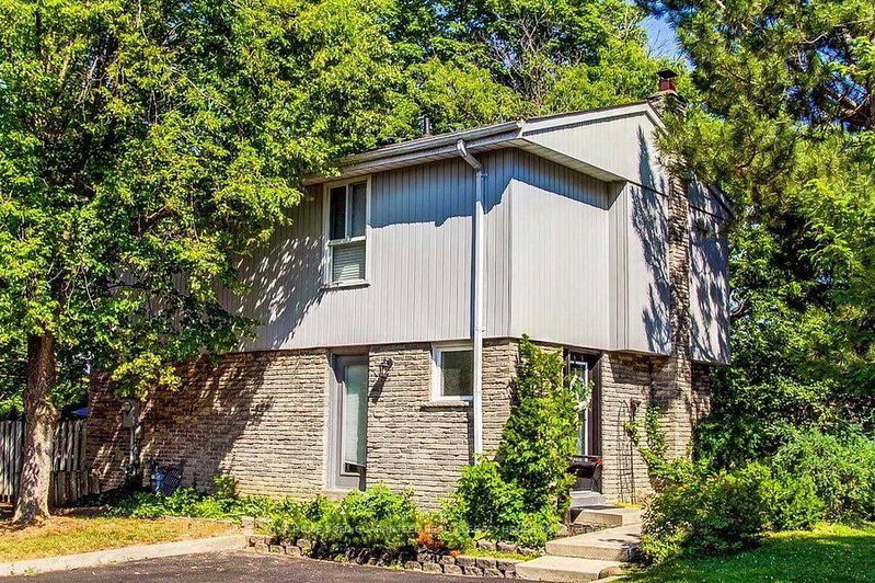 17 - 59 Kenninghall Boulevard