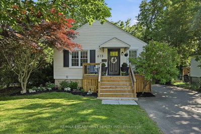 3-bed Detached House · 613 Clark Ave