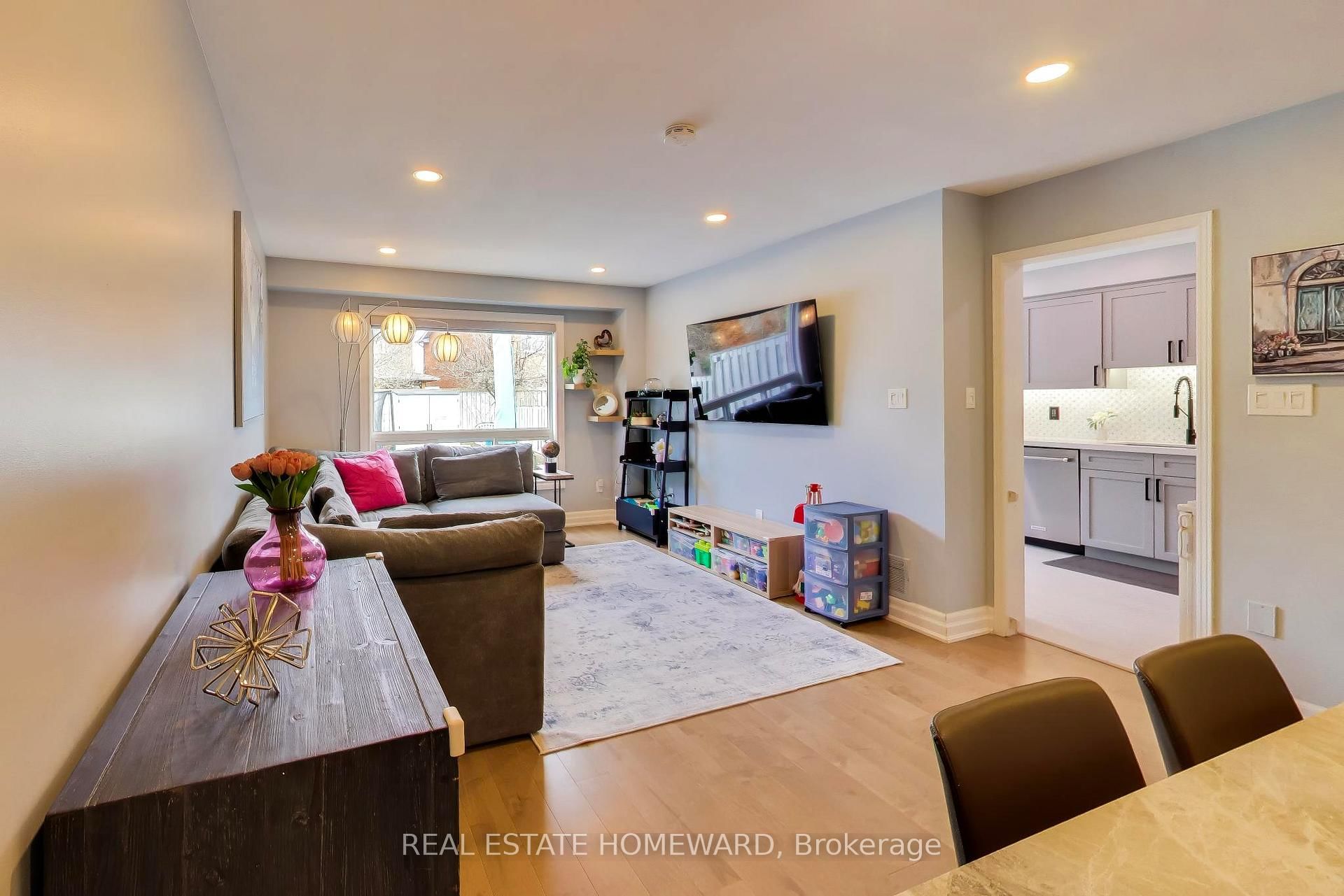 3375 Fenwick Crescent