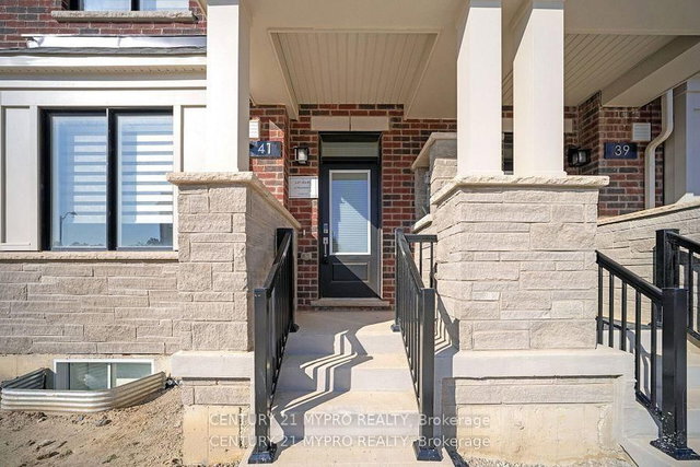 41 Moosehead Drive W