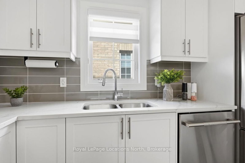31 Tea Rose Brampton,ON L6R 4B6 — Photo 8