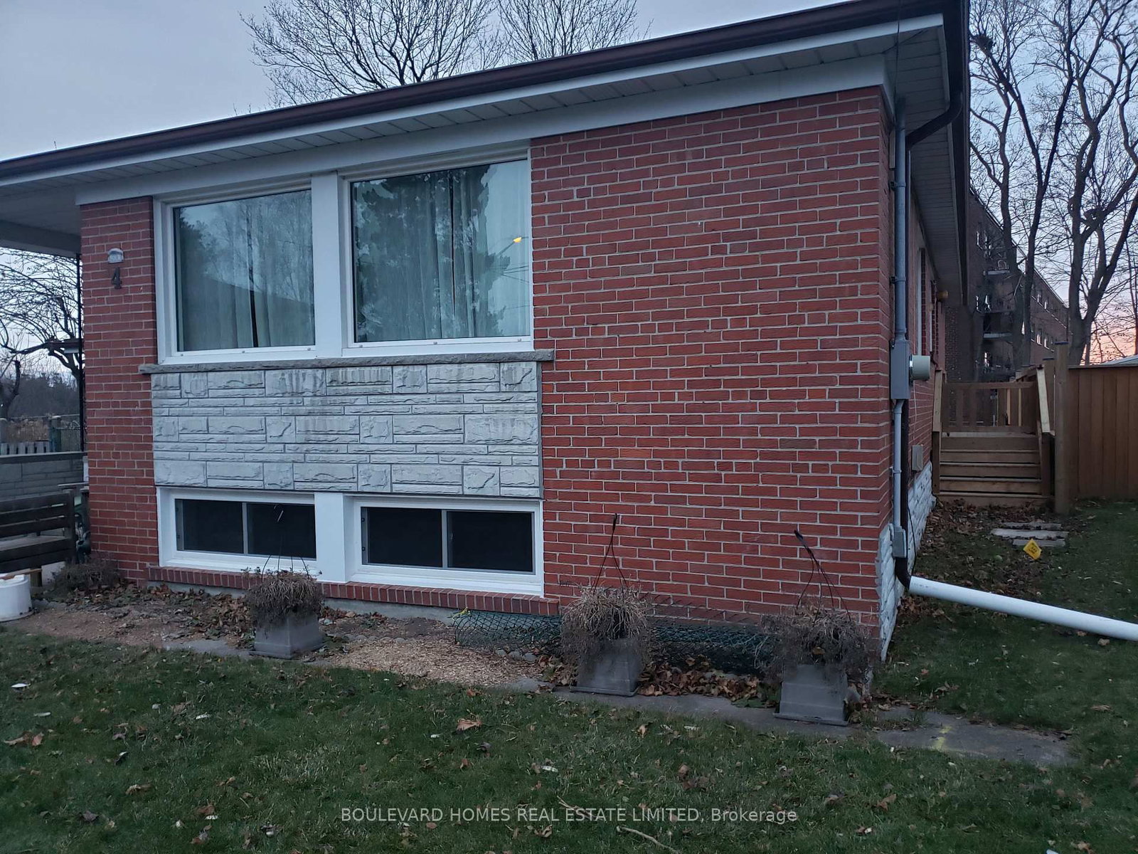 4 Appletree Court, Toronto, ON, photo 2