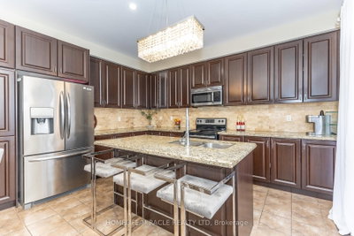 180 Bonnie Braes Brampton,ON L6Y 5Y7 — Photo 12