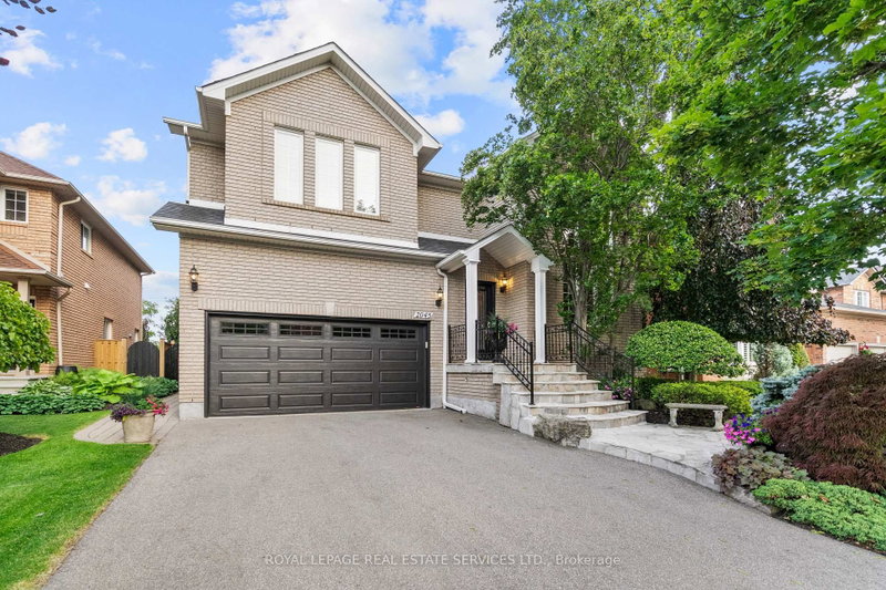2045 Rosemount Crescent