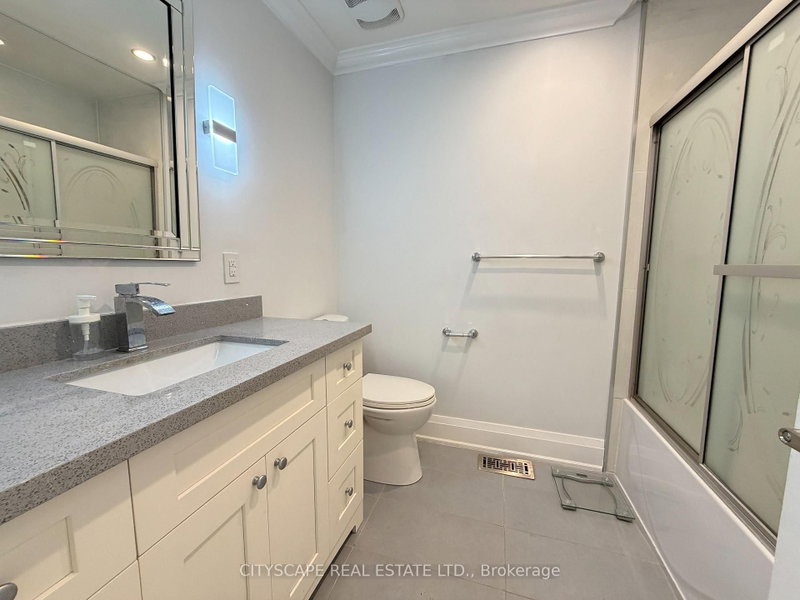 135 Bonham Mississauga,ON L5M 1C8 — Photo 23