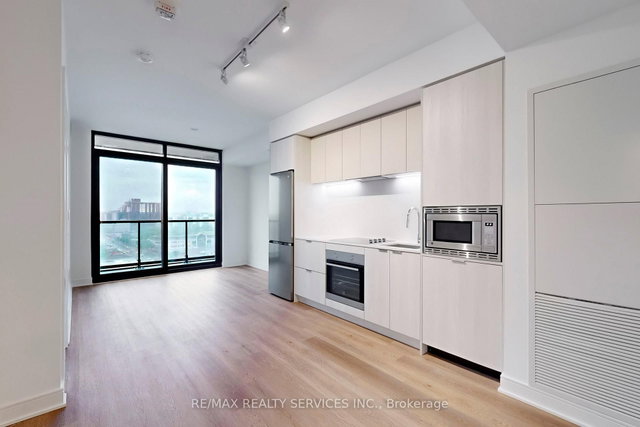 1320 - 86 Dundas Street E