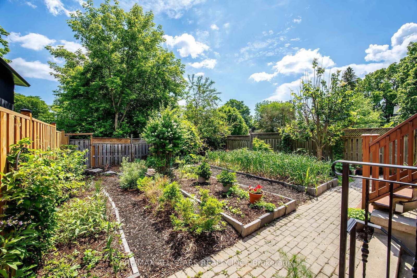 1113B Islington Avenue • Toronto, ON photo 48