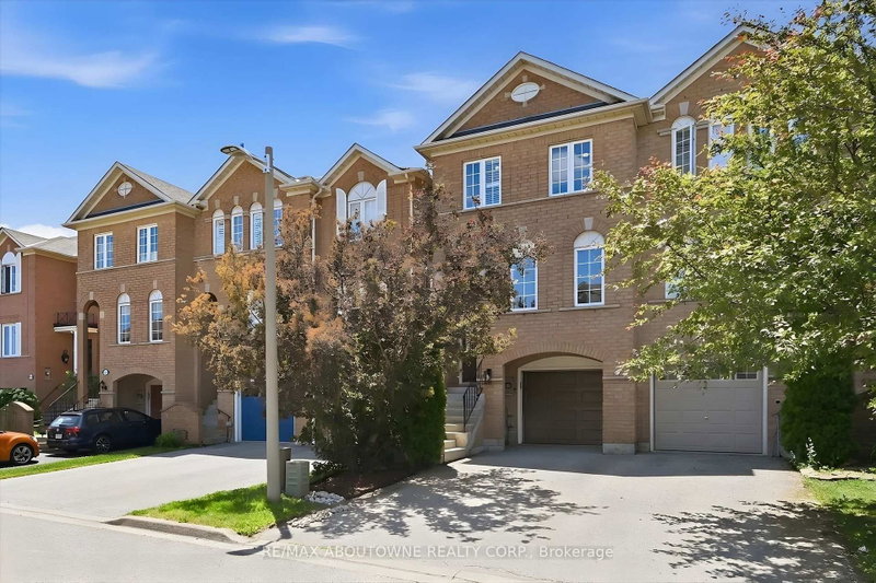 2420 RAVINEBROOK Crescent