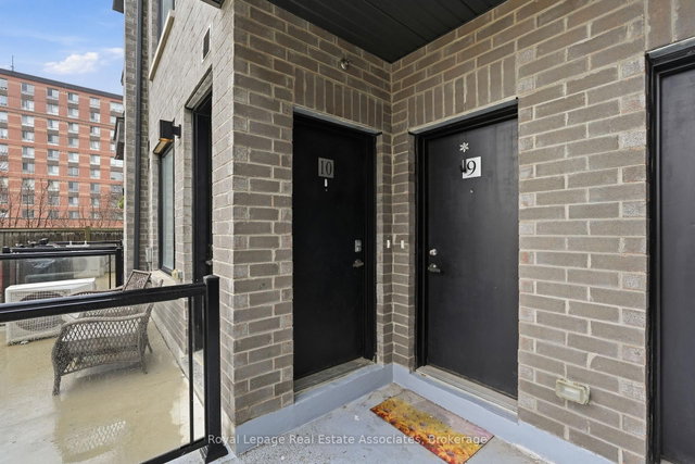 10 - 3425 Ridgeway Drive