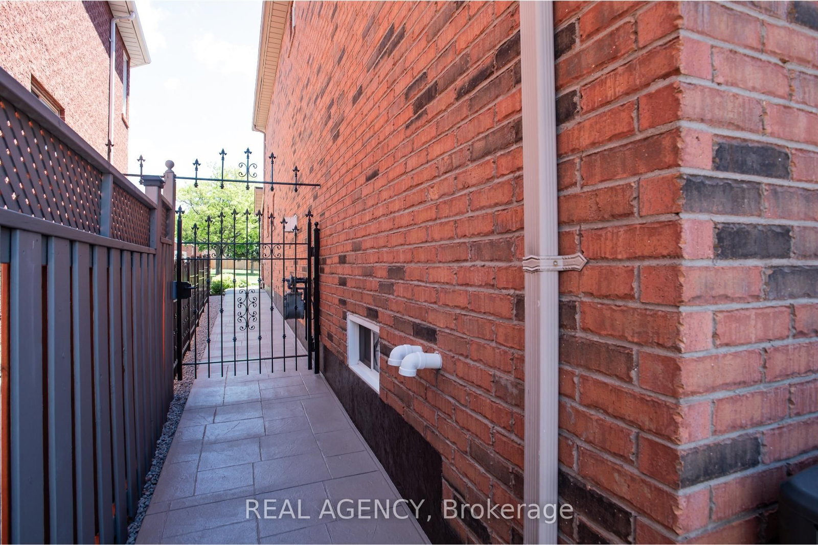 923 Blyleven Boulevard • Mississauga, ON photo 32