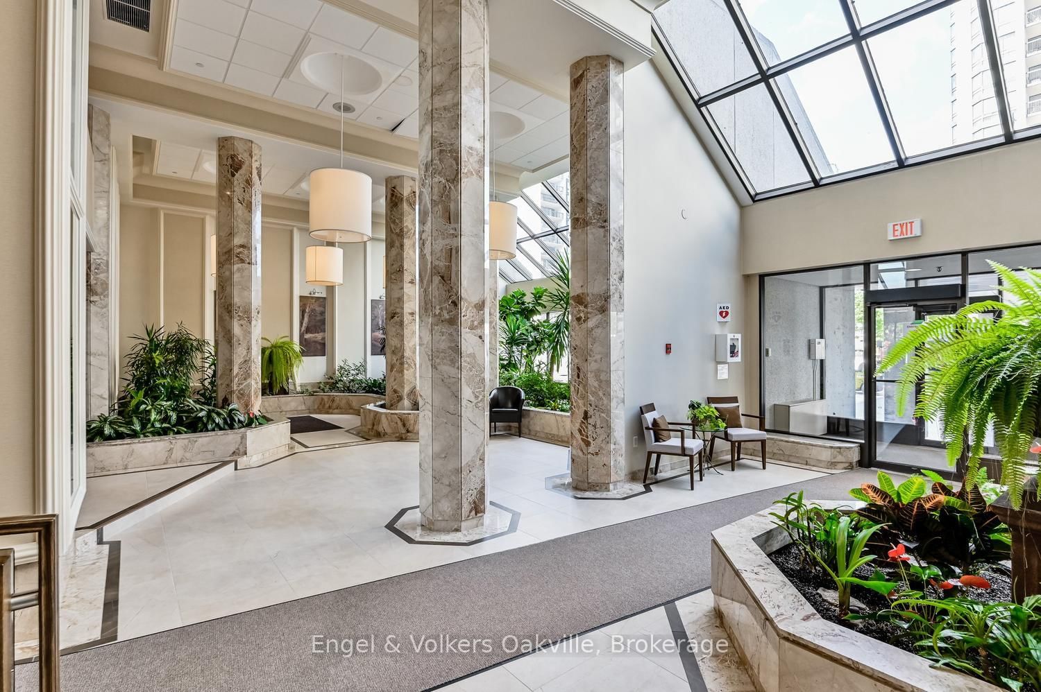 2180 Marine Drive • #205 • Oakville, ON photo 4