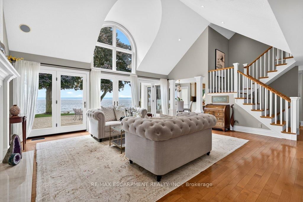 3312 Lakeland Crescent • Burlington, ON photo 8