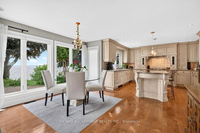 3312 Lakeland Crescent • Burlington, ON photo 9