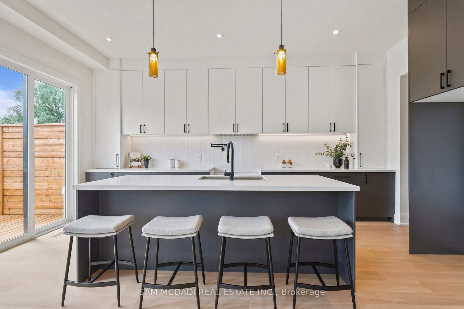 2350 Eighth Line • Oakville, ON photo 14