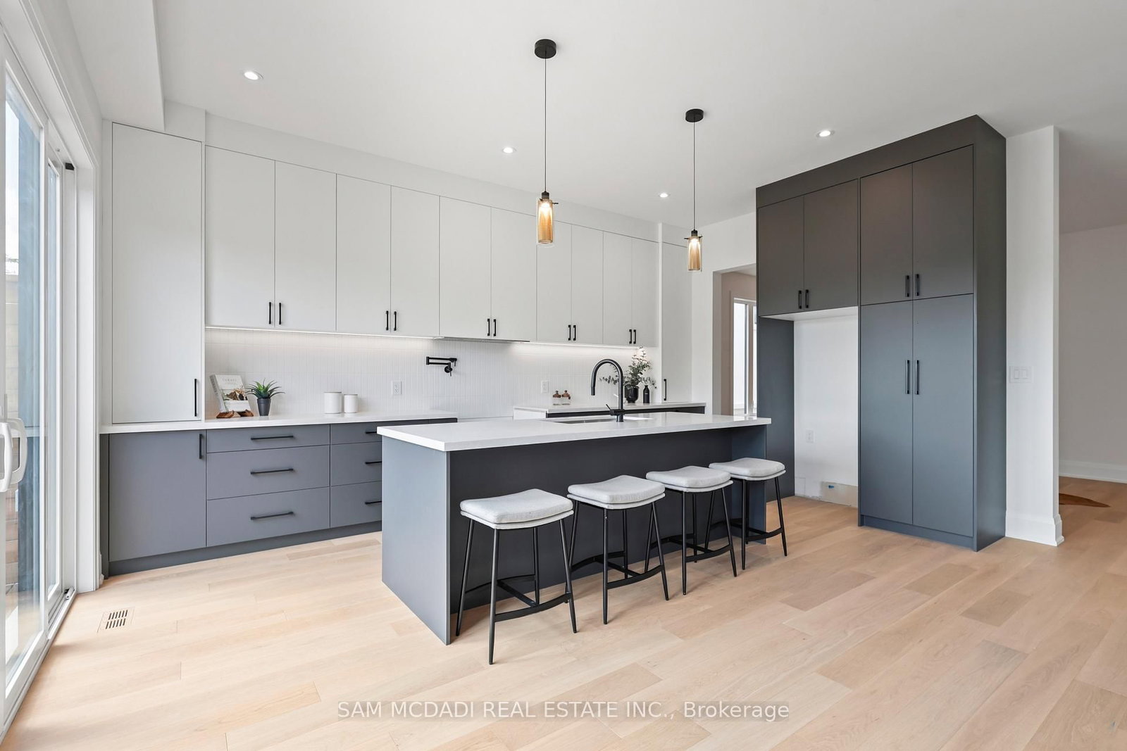 2350 Eighth Line • Oakville, ON photo 15