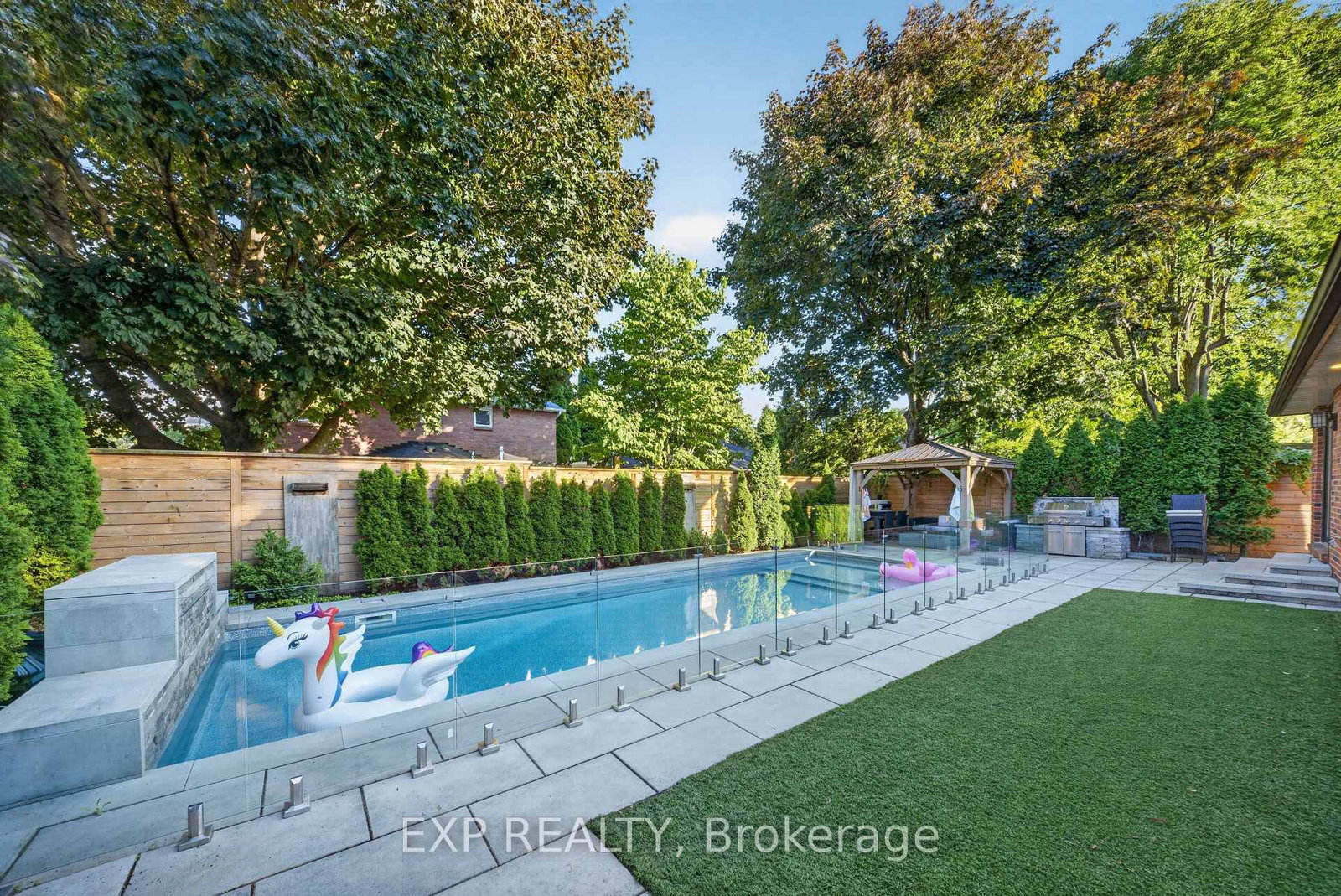 1158 Campbell Court • Burlington, ON photo 11