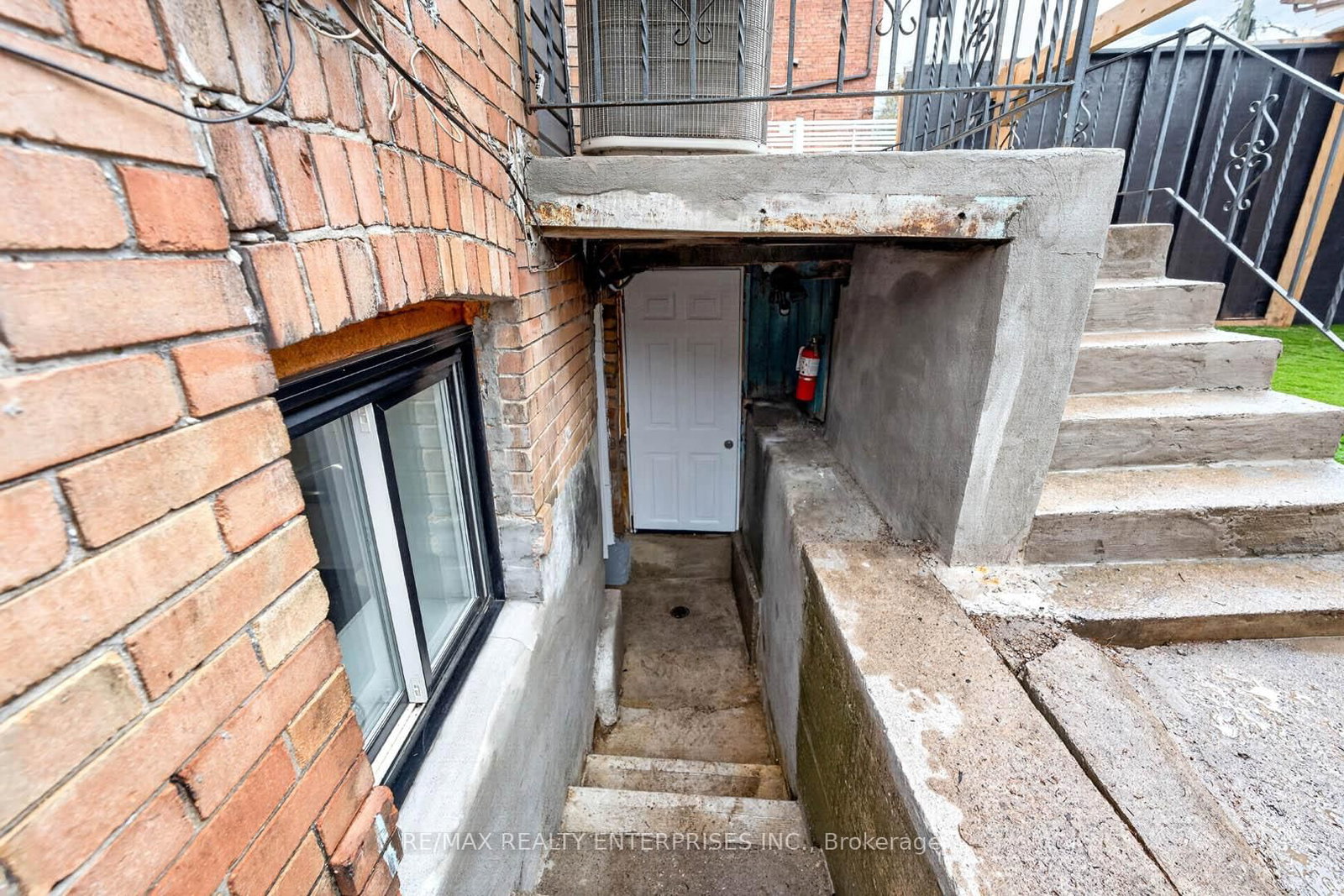 41 Greenlaw Avenue • Toronto, ON photo 28
