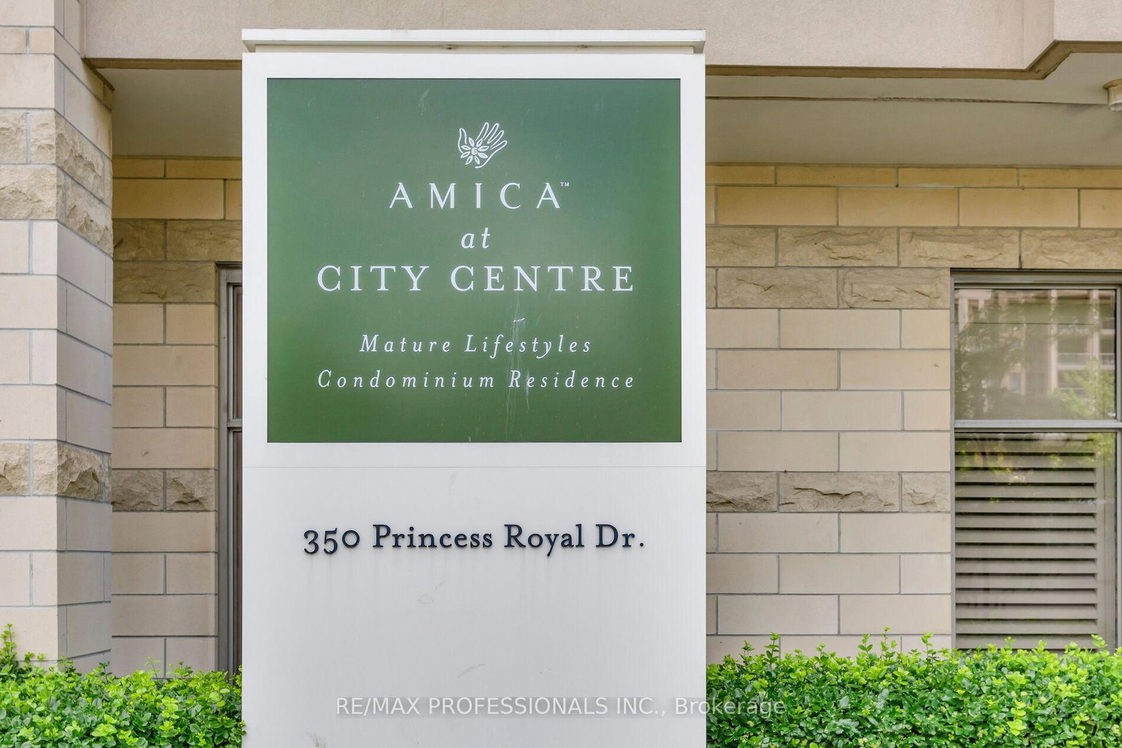 350 Princess Royal Drive, Unit 102 - Photo 39