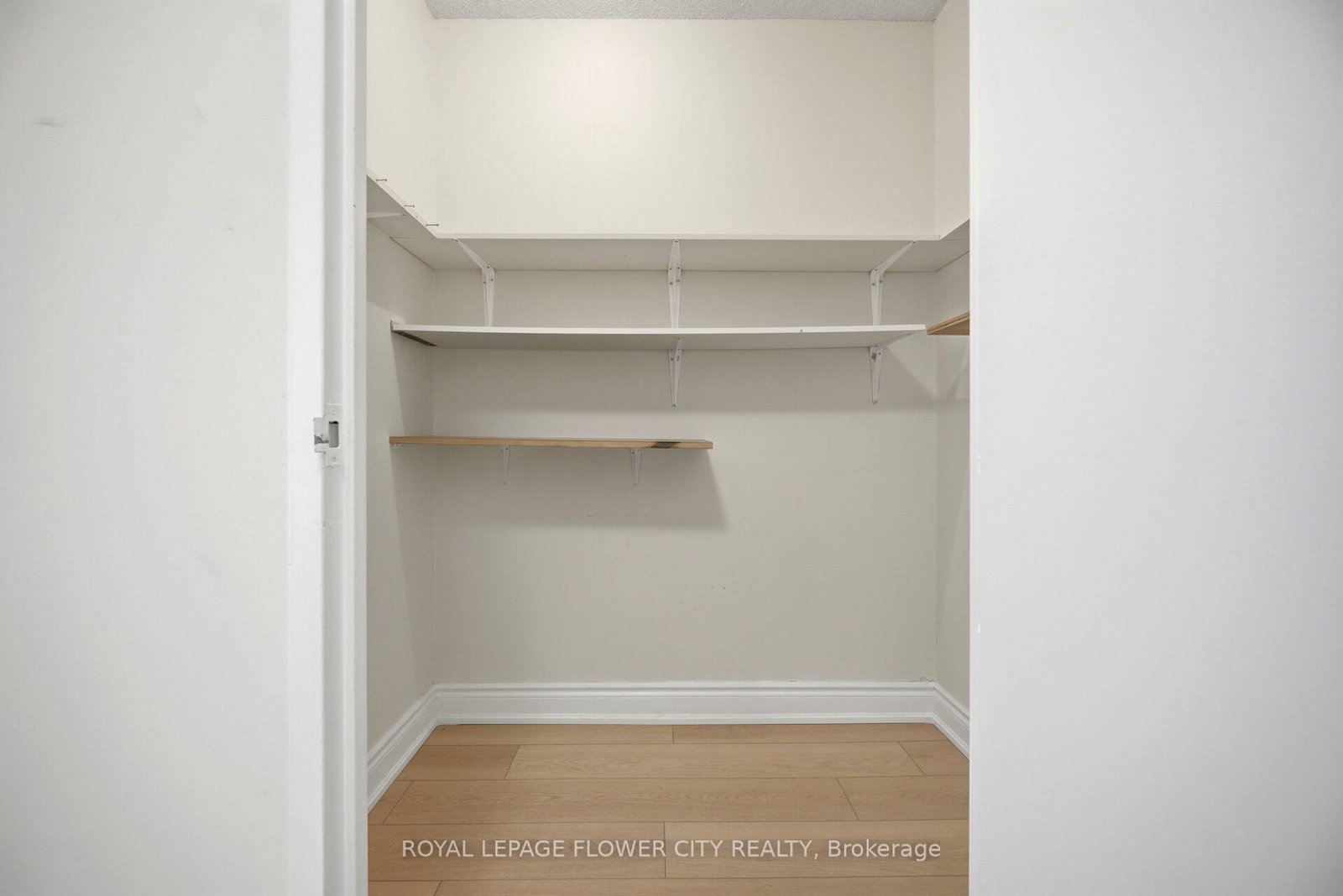8 Lisa Brampton,ON L6T 4S6 — Photo 10