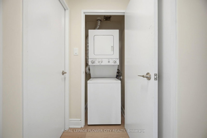 8 Lisa Brampton,ON L6T 4S6 — Photo 27