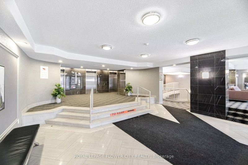 8 Lisa Brampton,ON L6T 4S6 — Photo 7