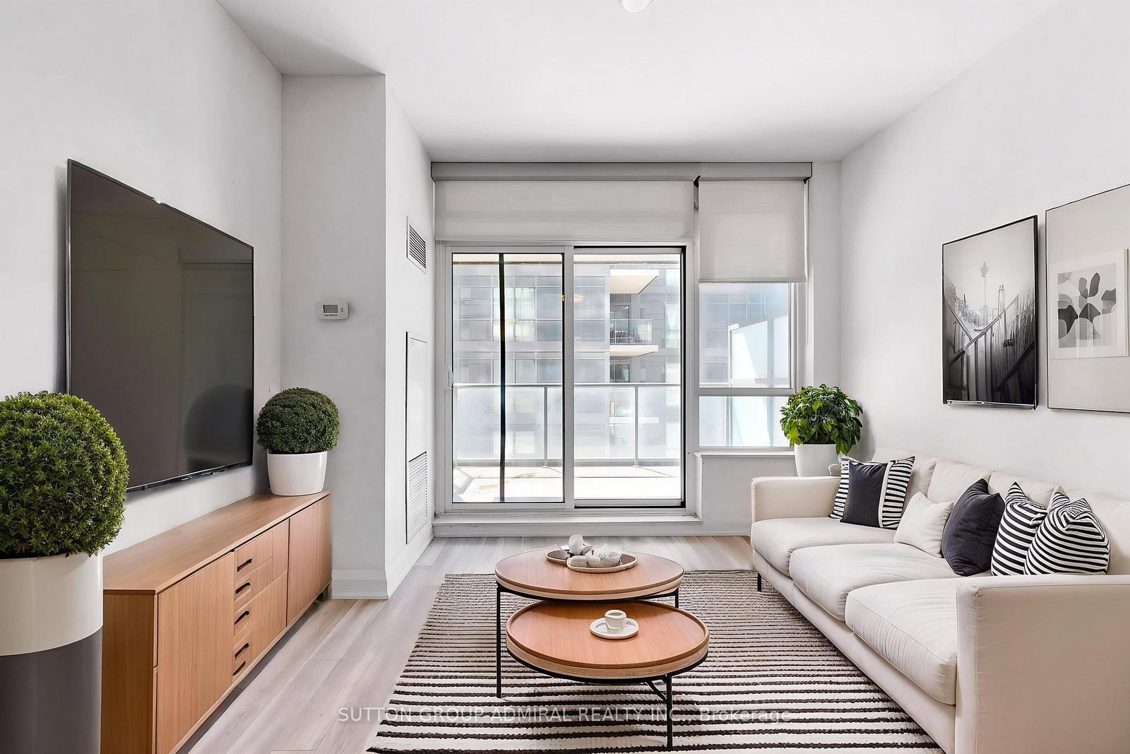 301-36 Park Lawn Road, Toronto, ON, photo 2