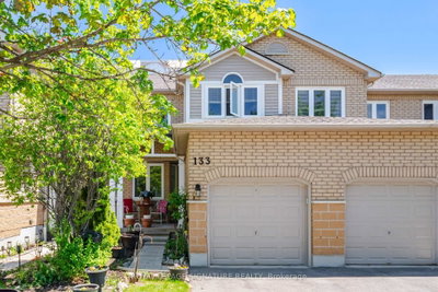 3-bed Townhouse, Condo · 833 Scollard Crt