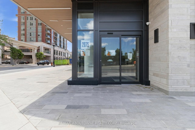 1211 - 2075 Lakeshore Road