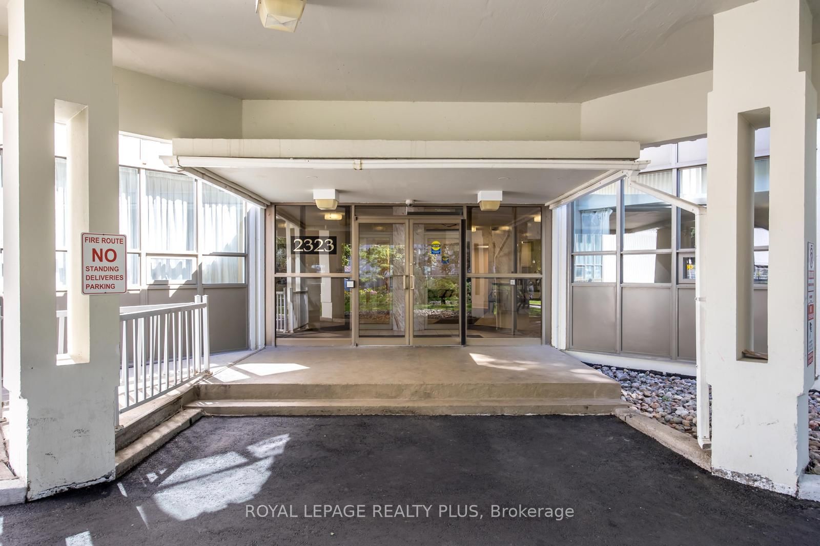 2323 Confederation Mississauga,ON L5B 1R6 — Photo 4