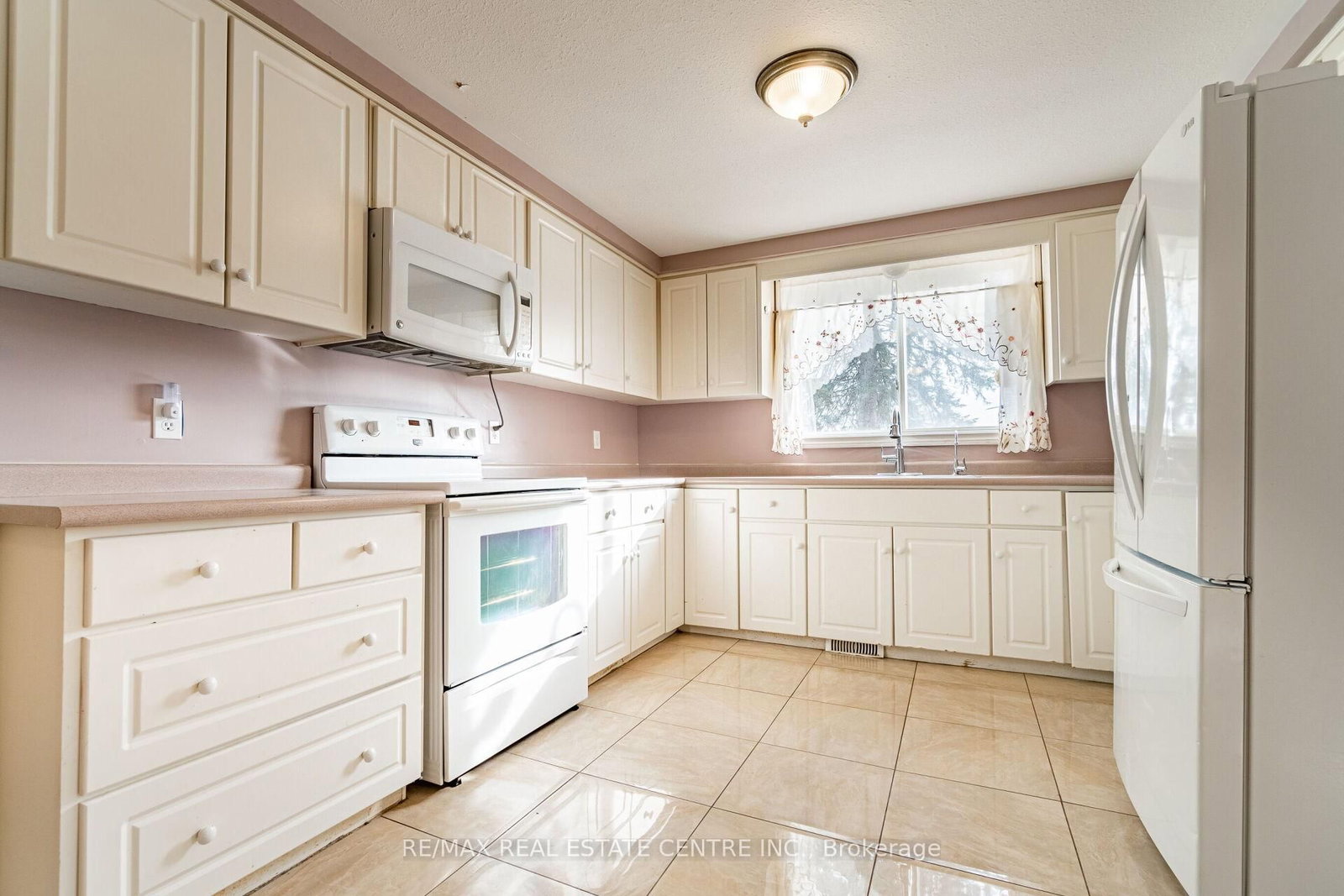 8681 Canyon Road • Milton, ON photo 11