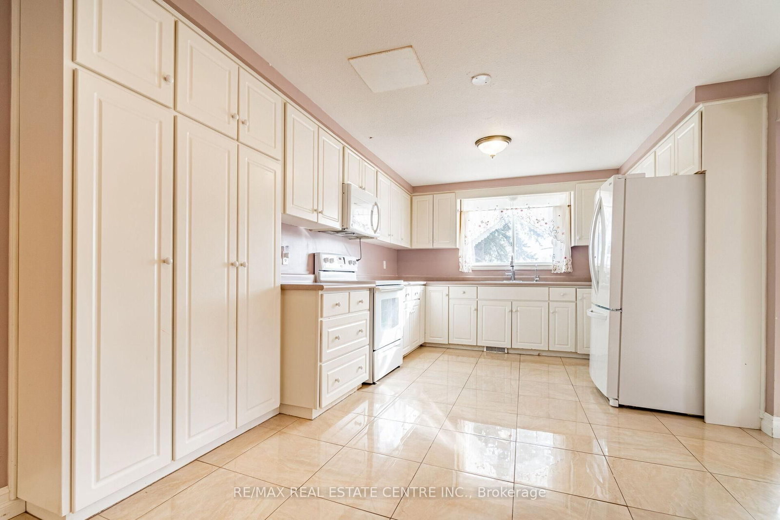 8681 Canyon Road • Milton, ON photo 12