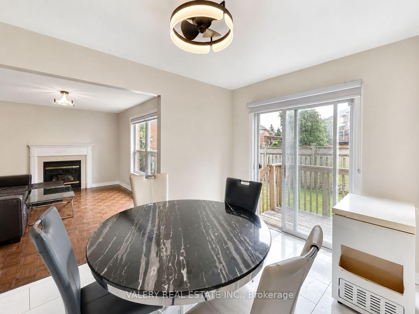 15 Silktop Trail • Brampton, ON photo 6