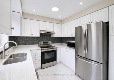 15 Silktop Trail • Brampton, ON photo 9
