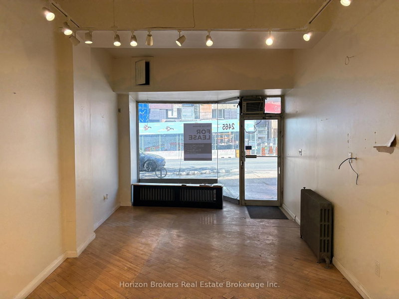 2465 Bloor St W photo 2
