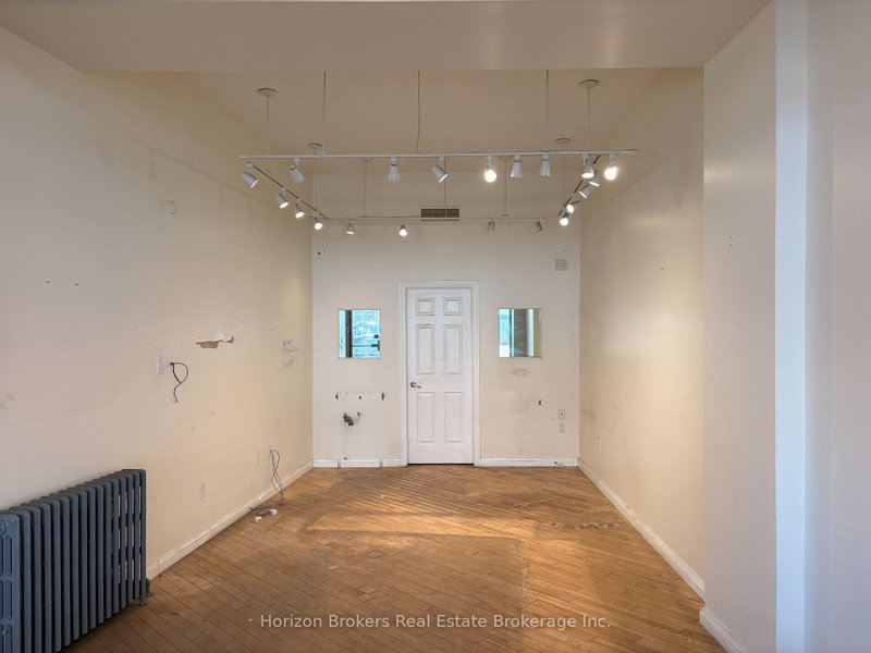 2465 Bloor St W photo 3