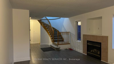 44 Saintsbury Crescent — photo 2