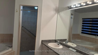 44 Saintsbury Crescent — more photos