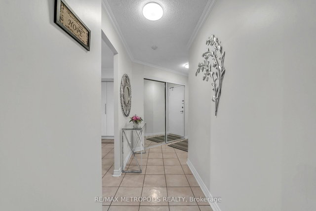 1604 - 2470 Eglinton Avenue W