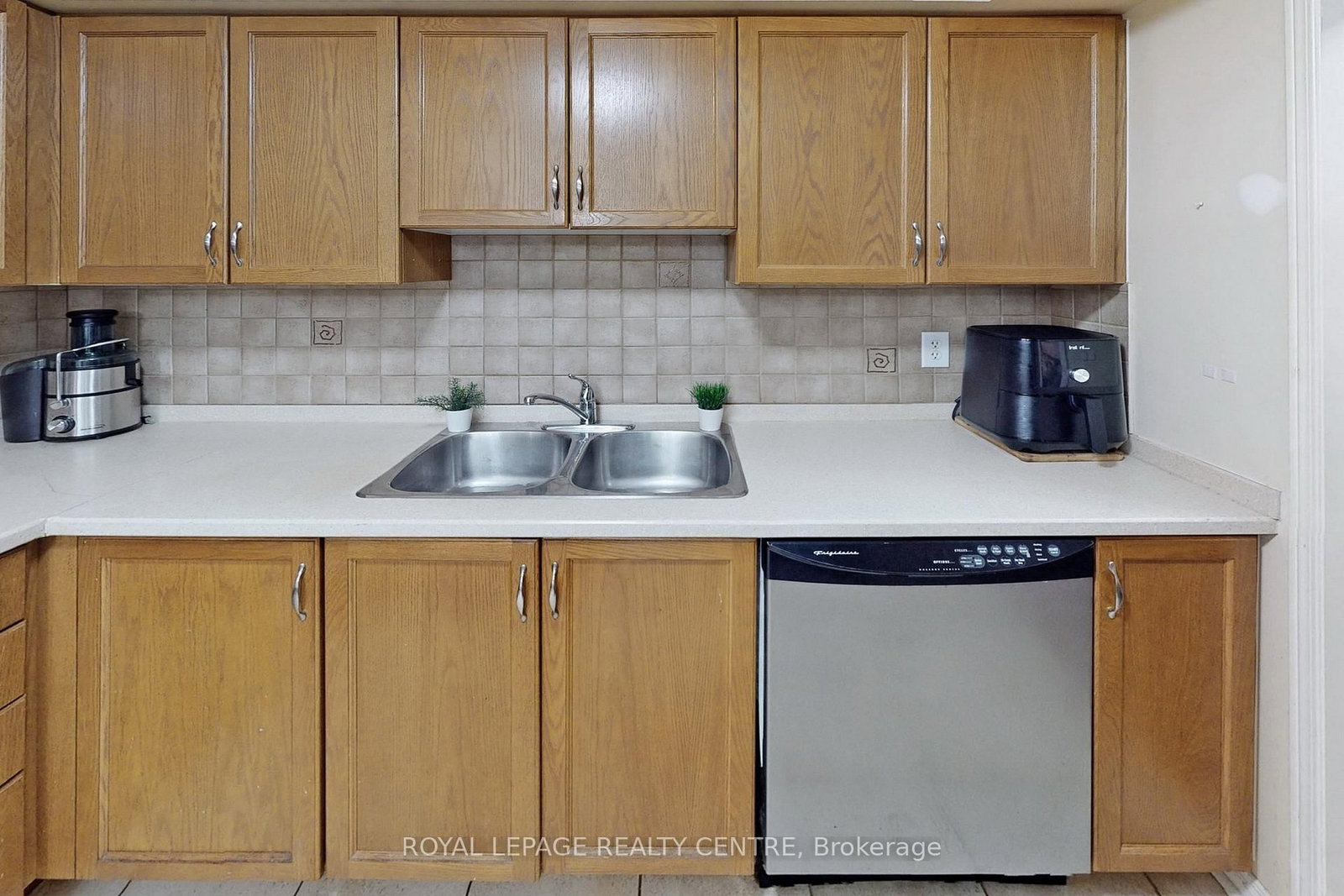 7360 Zinnia Place • #162 • Mississauga, ON photo 16