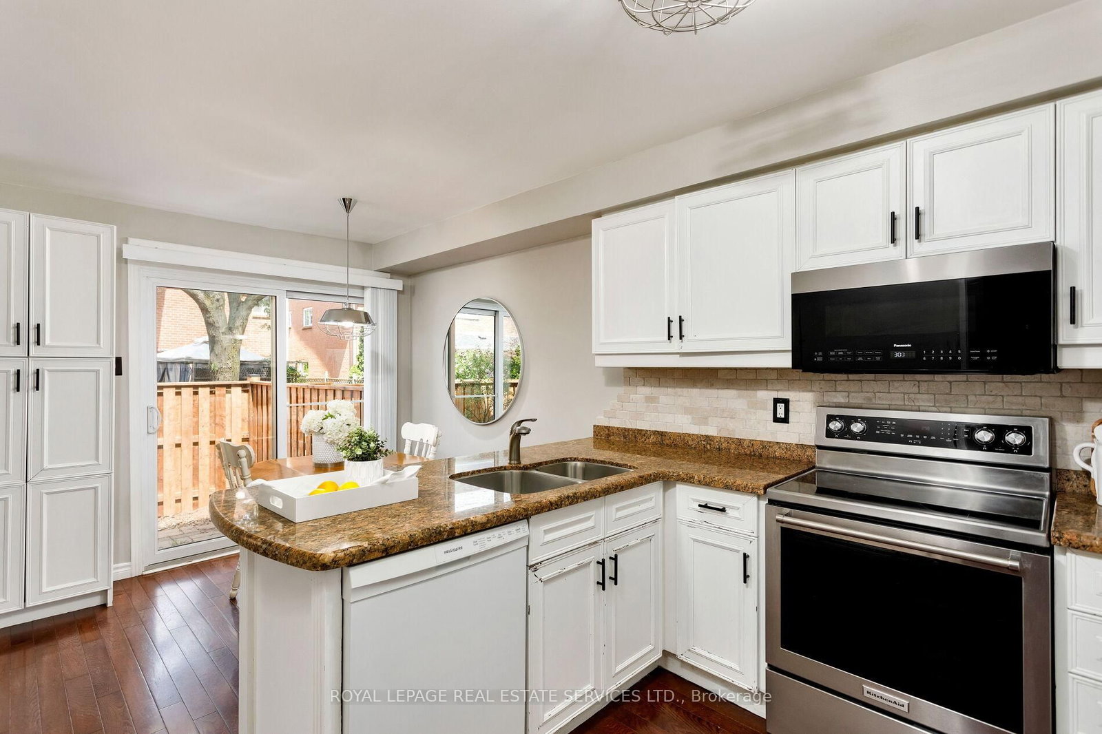 2006 Glenada Crescent • #7 • Oakville, ON photo 19
