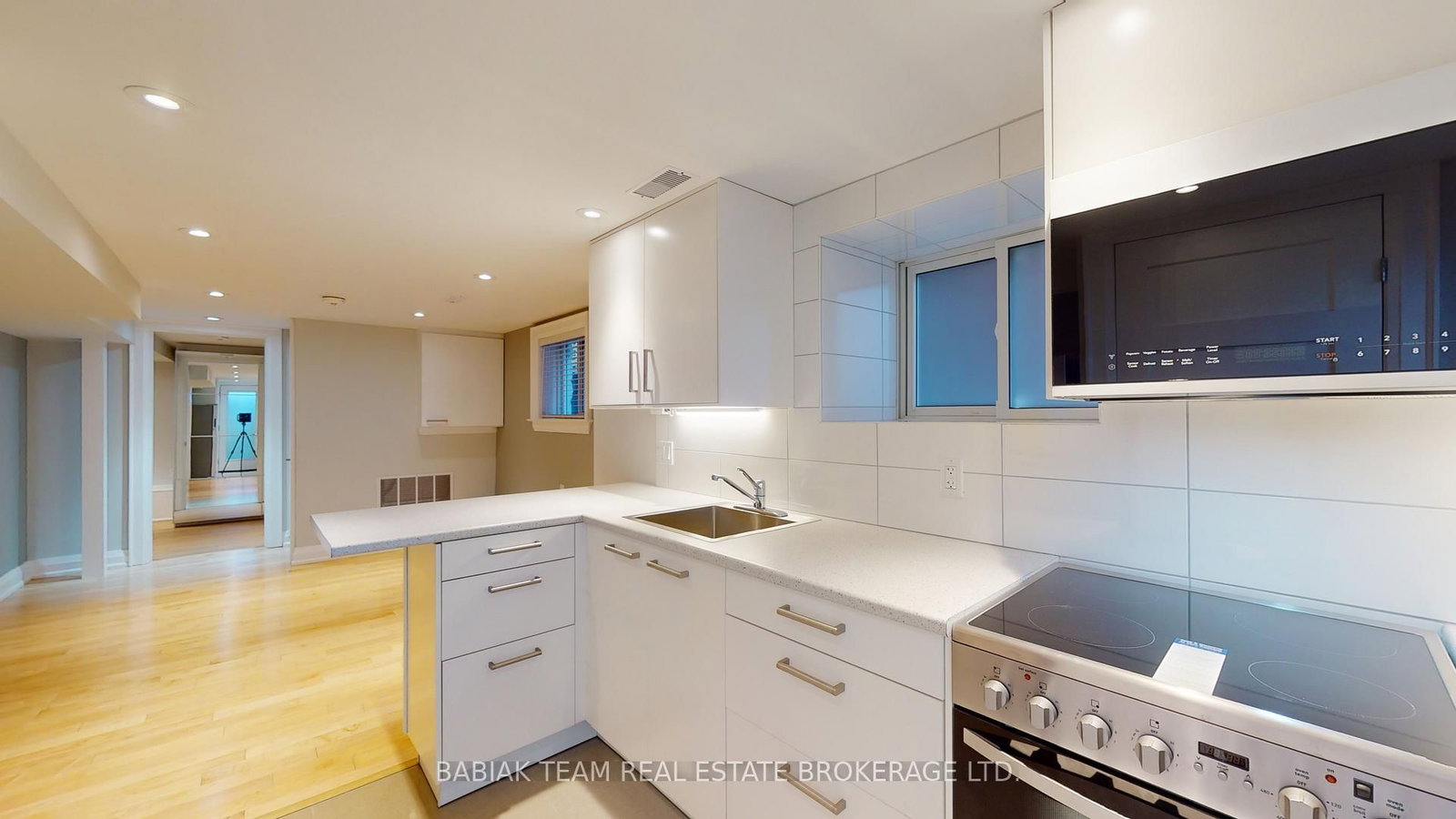 Lower-1 Ostend Avenue, Toronto, ON, photo 4