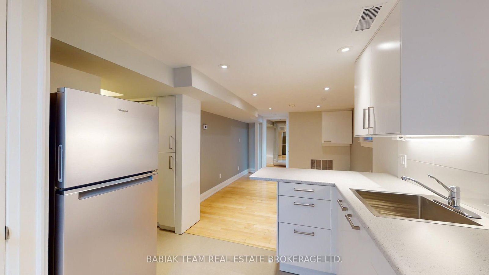 Lower-1 Ostend Avenue, Toronto, ON, photo 5