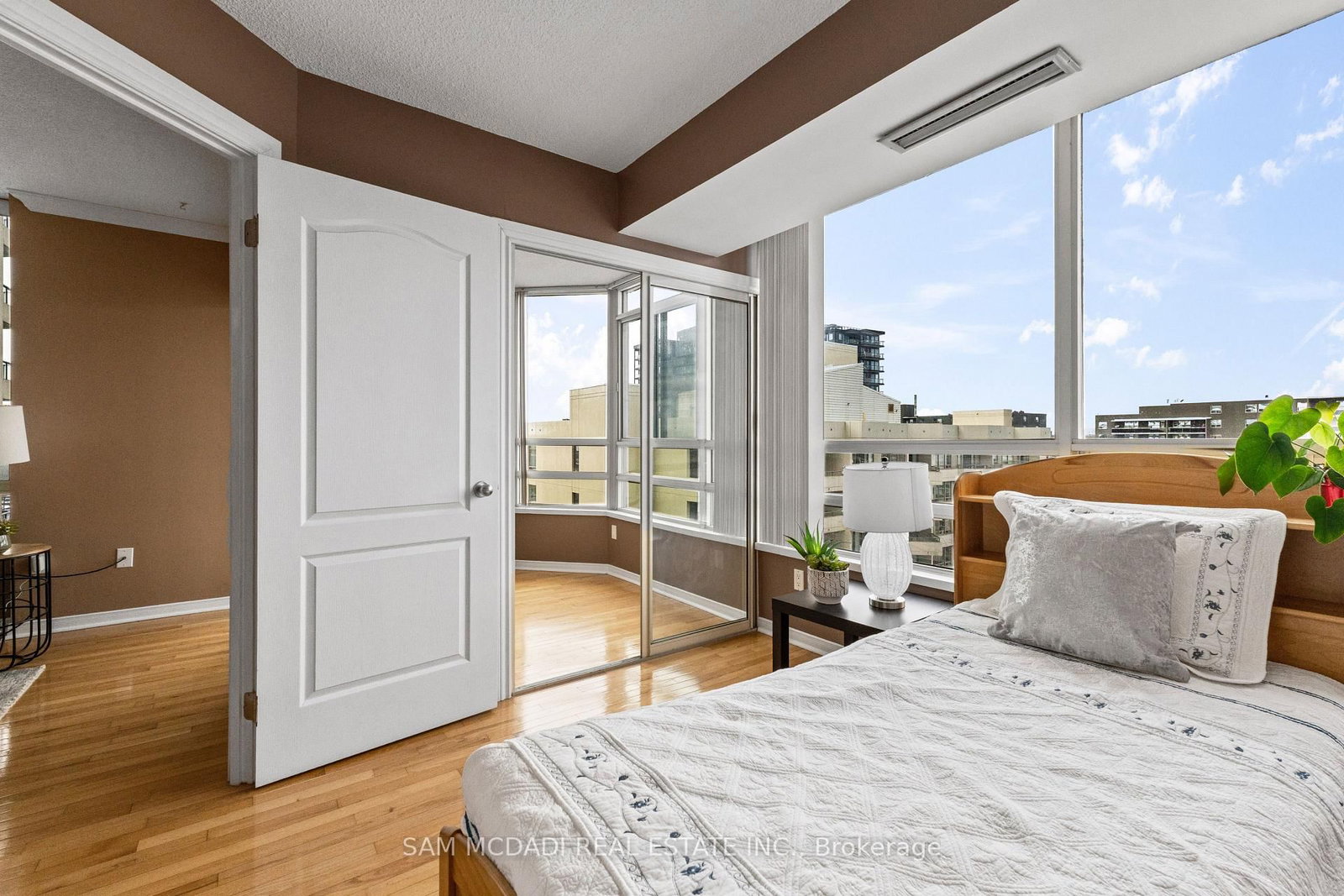 75 King Street E • #1105 • Mississauga, ON photo 15