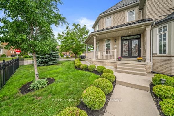 39 Trailhead Crescent, Brampton, ON, photo 3
