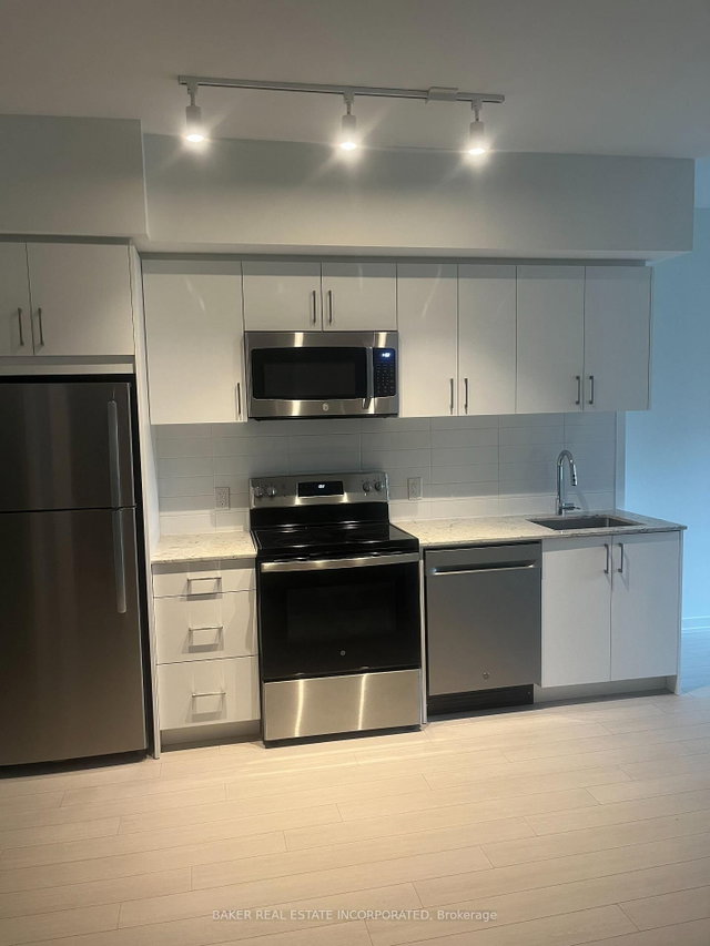 413 - 4010 Eglinton Avenue W